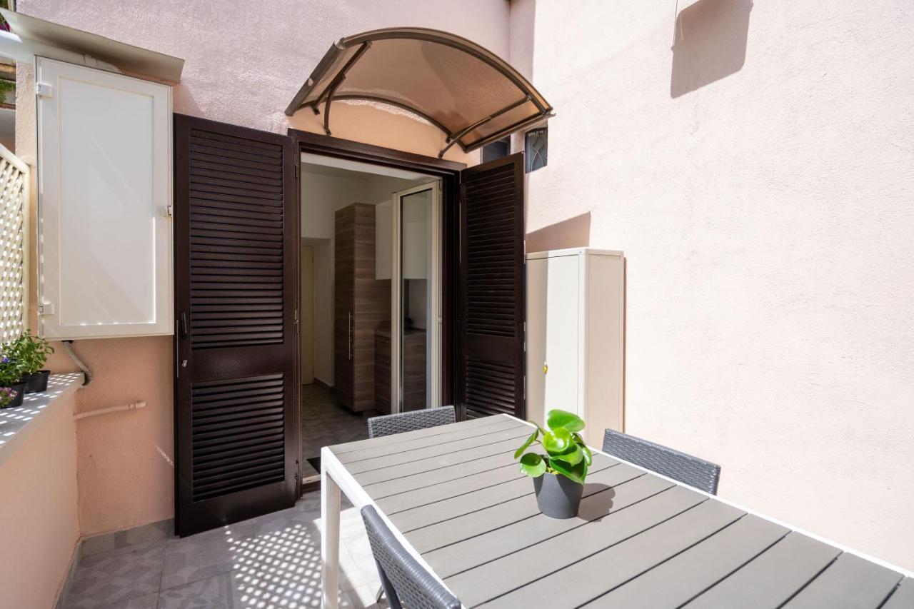 Appartamento Elegante Con Terrazzino Nel Centro Di Napoli Buitenkant foto