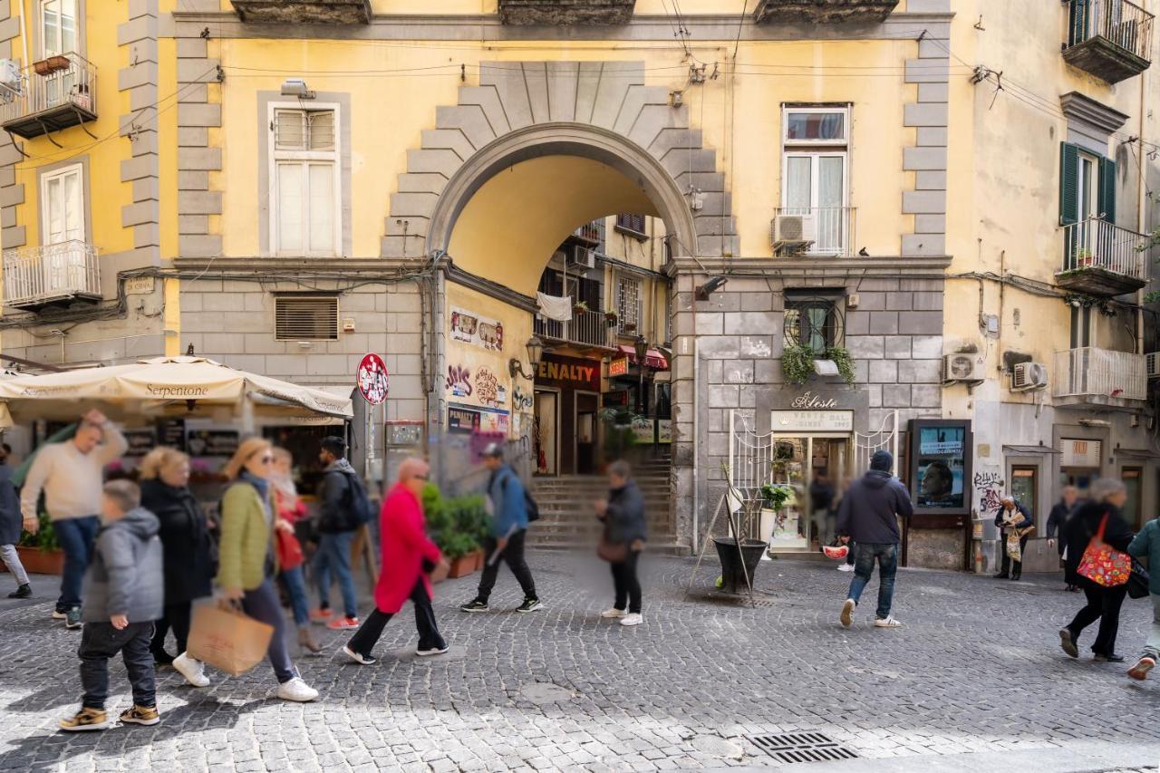 Appartamento Elegante Con Terrazzino Nel Centro Di Napoli Buitenkant foto