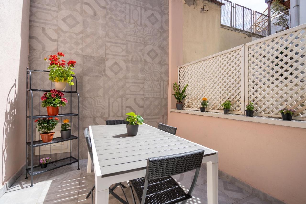 Appartamento Elegante Con Terrazzino Nel Centro Di Napoli Buitenkant foto