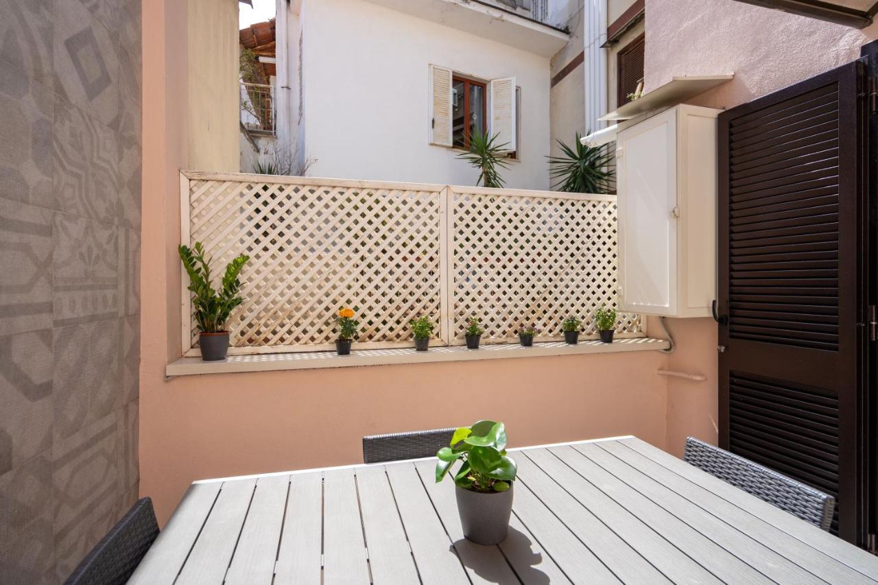 Appartamento Elegante Con Terrazzino Nel Centro Di Napoli Buitenkant foto
